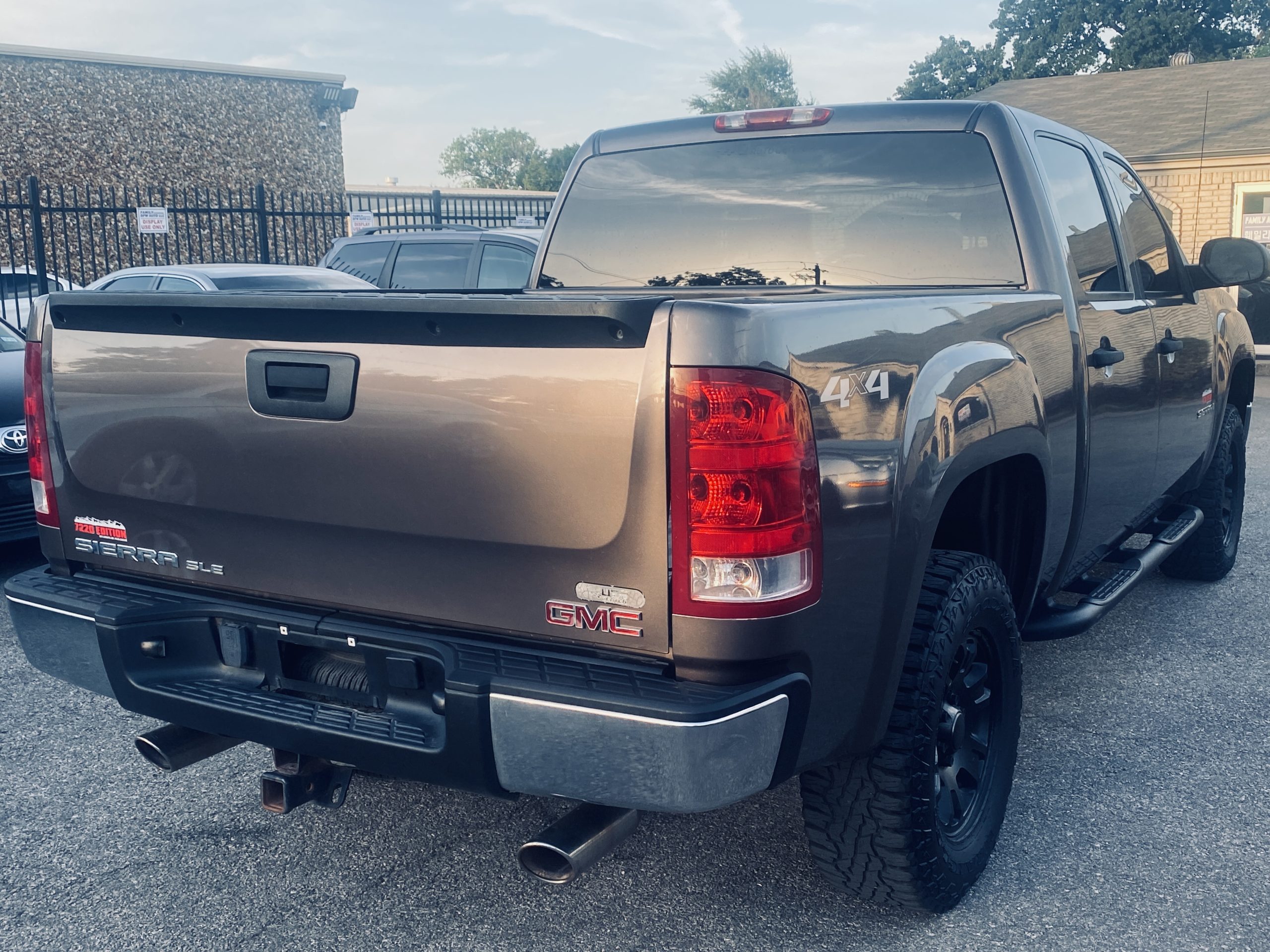 2008 GMC SIERRA 1500 CREW CAB SLE PICKUP 4D 5 3/4 FT