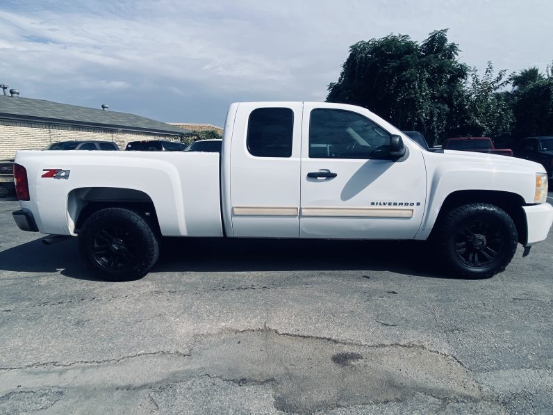
								2009 CHEVROLET SILVERADO 1500 EXTENDED CAB LT PICKUP 4D 6 1/2 FT full									