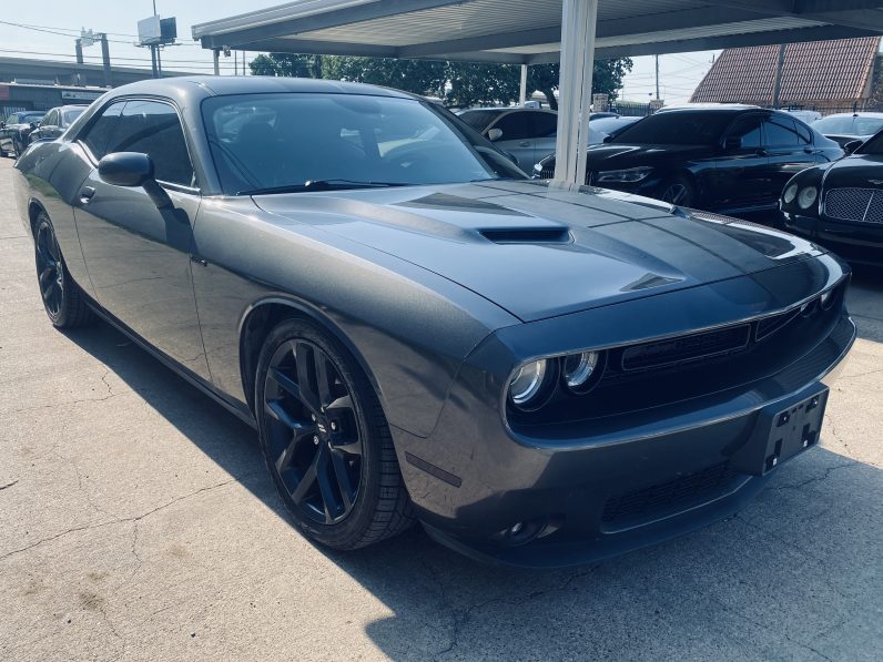 
								2019 Dodge Challenger SXT full									