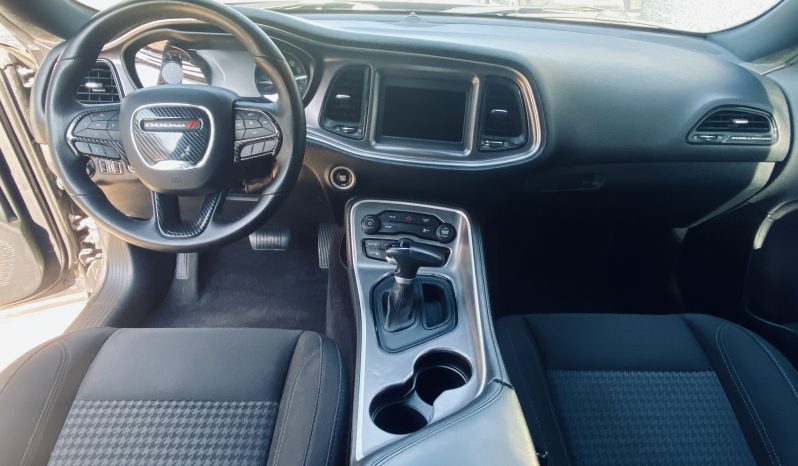 
								2019 Dodge Challenger SXT full									