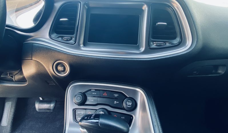 
								2019 Dodge Challenger SXT full									