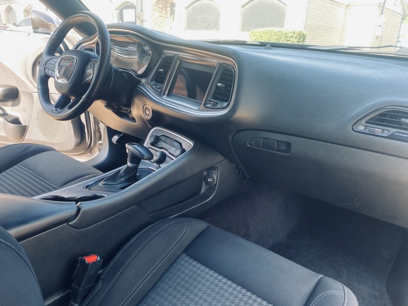 
								2019 Dodge Challenger SXT full									