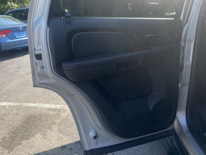 
								CHEVROLET Tahoe LTZ 2009 Sport Utility Vehicle (SUV) full									