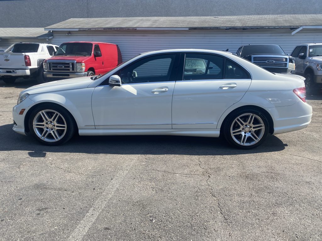 MERCEDES-BENZ C-Class C350 2010 Sedan/Saloon