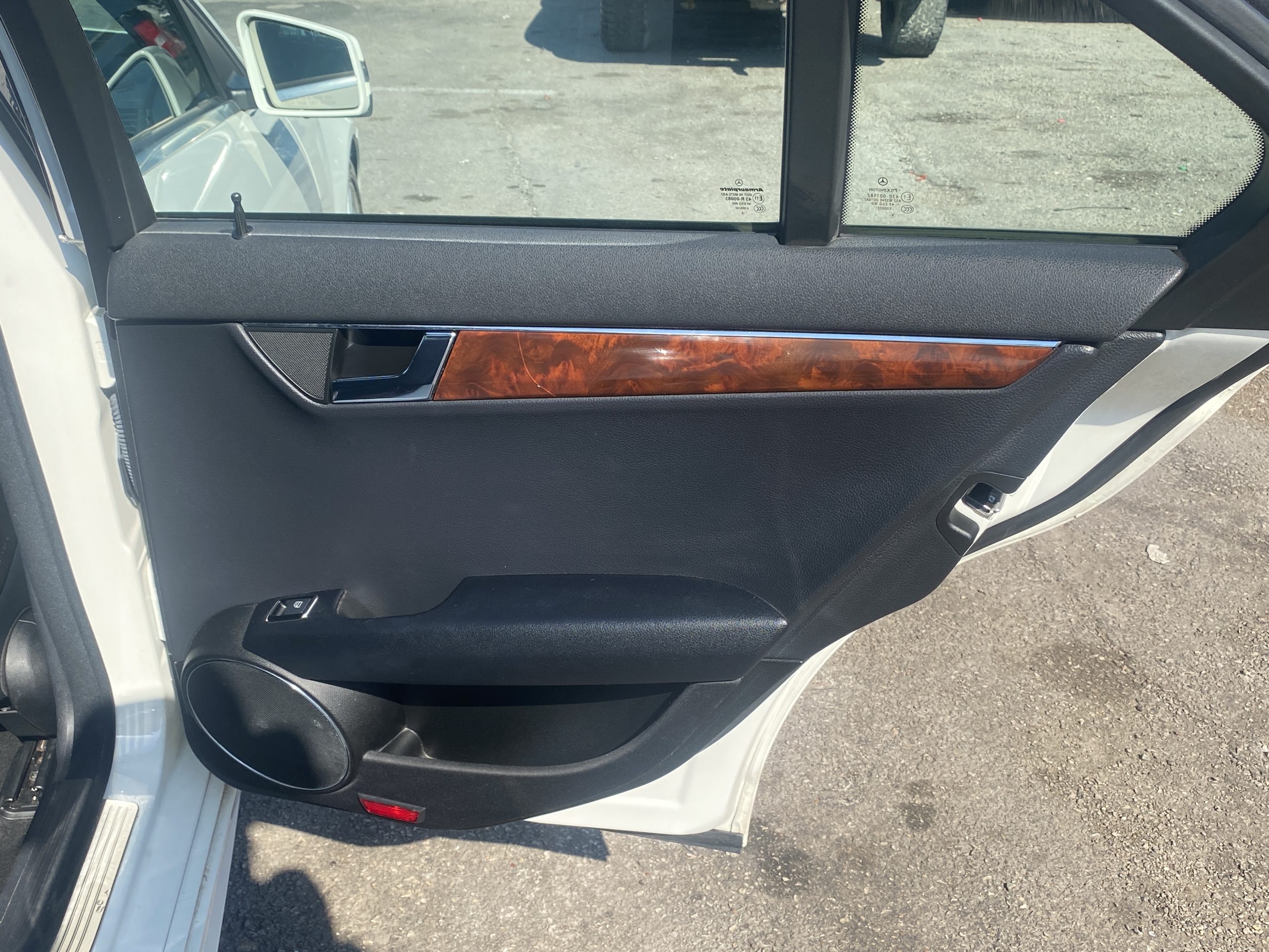 MERCEDES-BENZ C-Class C350 2010 Sedan/Saloon